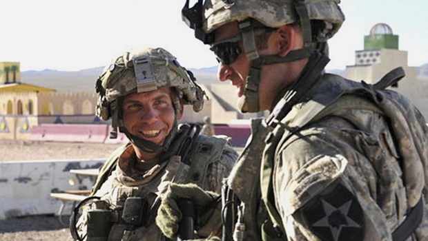 Sargento Robert Bales (à esquerda), autor do massacre em Kandahar, durante treinamento militar na Califórnia, em 2011
