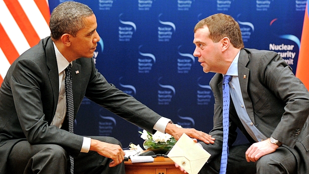 Barack Obama e Dimitri Medvedev trocam confidências em Seul
