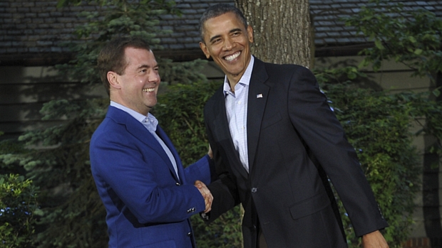 Premiê russo, Dmitri Medvedev, ao lado do presidente dos EUA, Barack Obama