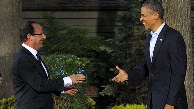 Barack Obama cumprimenta François Hollande, presidente francês