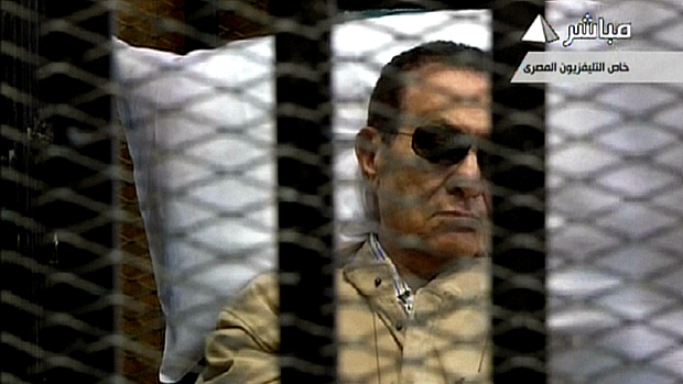 Após mais de trinta anos no poder, ex-dirador do Egito, Hosni Mubarak foi condenado à prisão perpétua