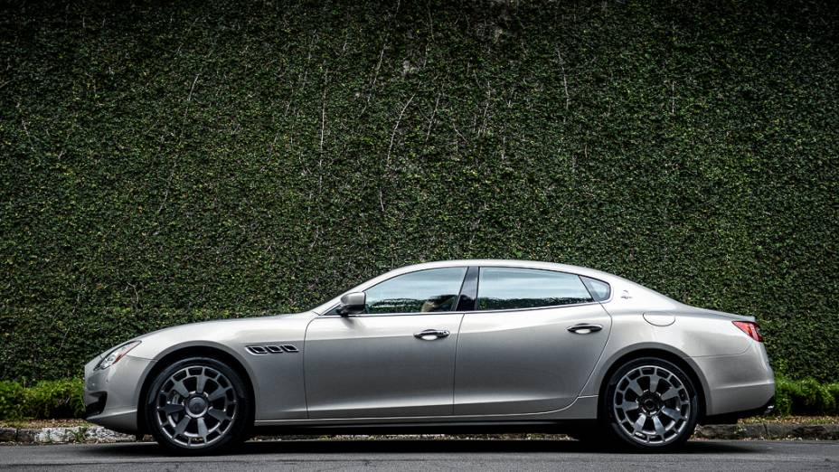 Novo Maserati Quattroporte:0 a 100 km/h em 4,7 s e máxima declarada de 307 km/h