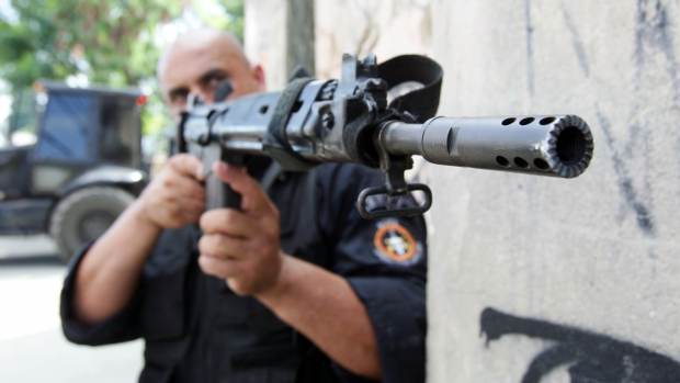 Homens do Bope trocaram tiros com bandidos na Favela de Manguinhos, no subúrbio do Rio