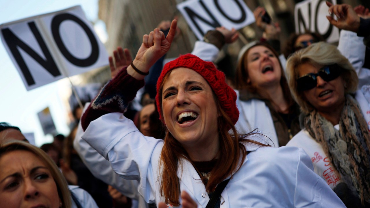 Demonstrators shout slogans during a protest against the local government's plans to cut spending on public health care in Madrid, in this December 9, 2012 file picture. To match Insight EUROPE-COMPETITIVENESS/ REUTERS/Susana Vera/Files (SPAIN - Tags: HEALTH CIVIL UNREST SOCIETY POLITICS BUSINESS)