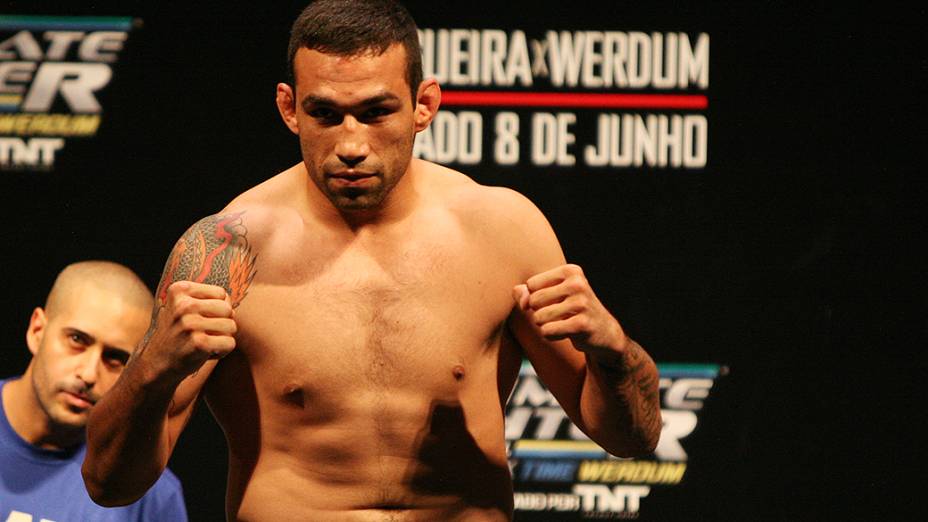 Fabrício Werdum durante a pesagem em Fortaleza