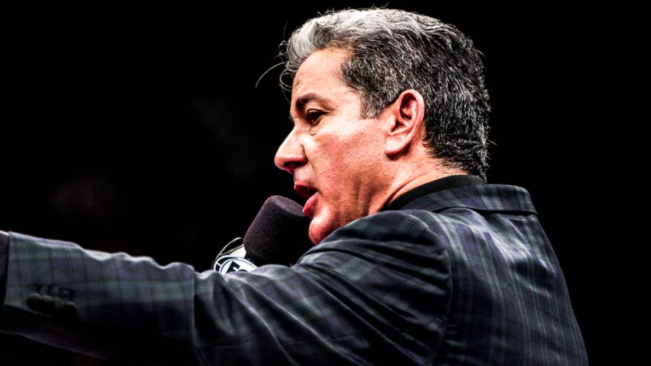 Bruce Buffer anuncia luta durante a final do The Ultimate Fighter, em Fortaleza