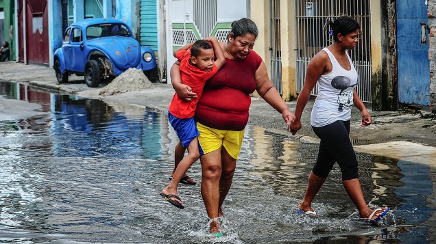 Ao menos 350 famílias foram atingidas por enchente no bairro Jardim Romano, na Zona Leste de São Paulo