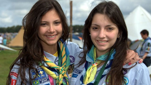 Escoteiras brasileiras durante o 22º Acampamento Mundial Escoteiro, na Suécia. Com 814 pessoas, esta foi a a segunda maior delegação brasileira da história