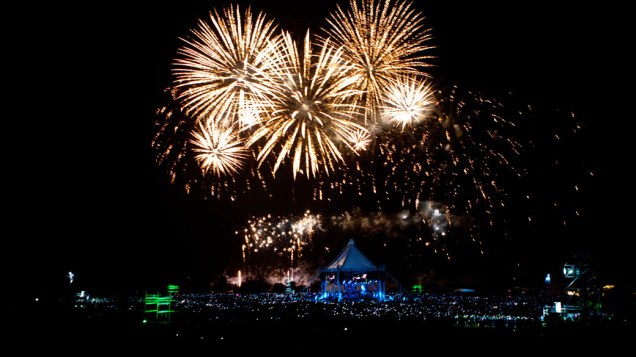 Fogos de artificio durante o encerramento do 22º Acampamento Mundial Escoteiro, em Rinkaby, na Suécia