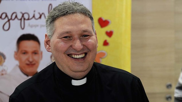 Padre Marcelo Rossi durante tarde de autógrafos na 22ª Bienal do Livro de São Paulo no Anhembi