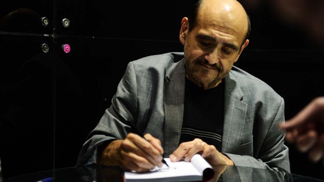 Édgar Vivar, que interpretava o Seu Barriga no seriado Chaves, durante tarde de autógrafos na 22ª Bienal do Livro em São Paulo no Anhembi