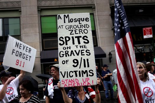 Protesto em Nova York contra construção de mesquita perto do "ground zero"