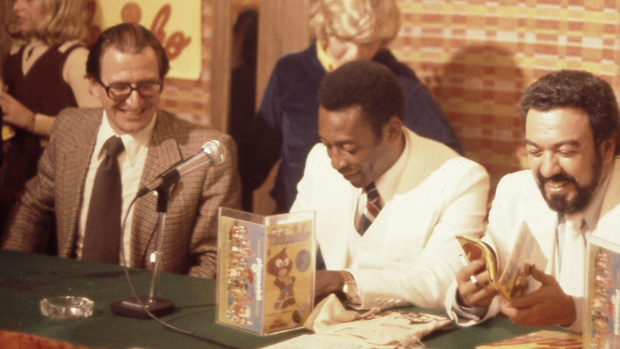 Roberto Civita, Pelé e Mauricio de Sousa, no lançamento da revista em quadrinhos ‘Pelezinho’, em 1977
