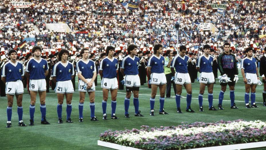 A seleção da Argentina antes da final contra a Alemanha, na Copa do Mundo de 1990