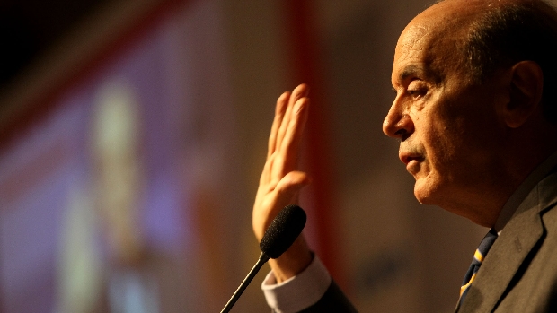 O candidato do PSDB à Presidência da República, José Serra, participa de almoço- debate promovido por empresários