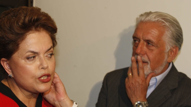 Dilma Rousseff ao lado do governador da Bahia, Jaques Wagner, em Salvador