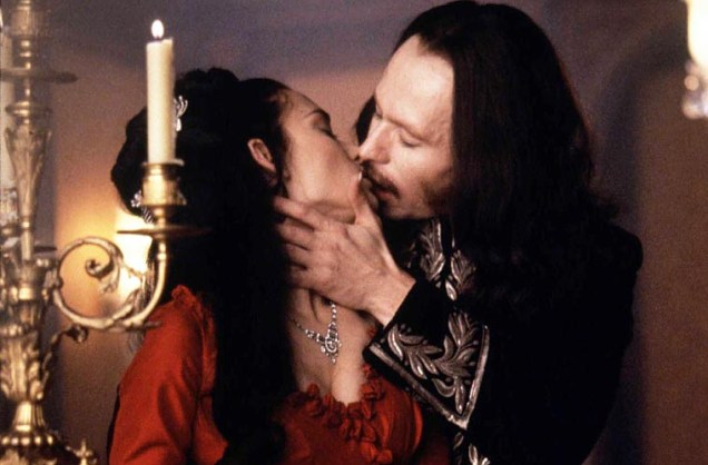 Winona Ryder e Gary Oldman no filme Drácula de Bram Stoker, do cineasta americano Francis Ford Coppola, em 1992.