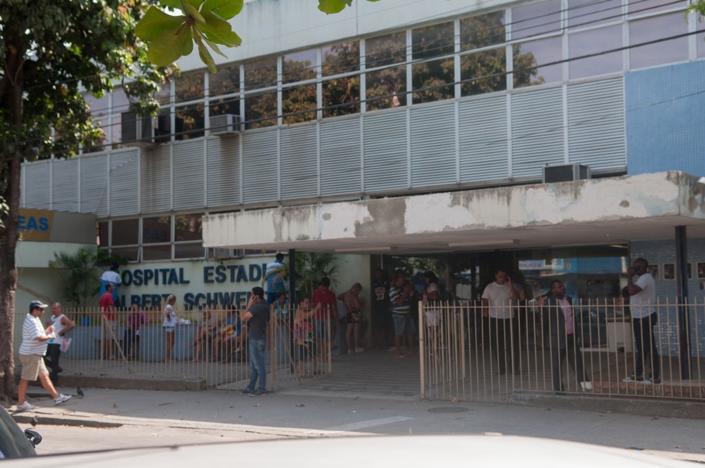 Fachada do hospital Albert Schweitzer, no Rio, um dos mais afetados pela falta de verbas, em imagem do dia 21 de dezembro