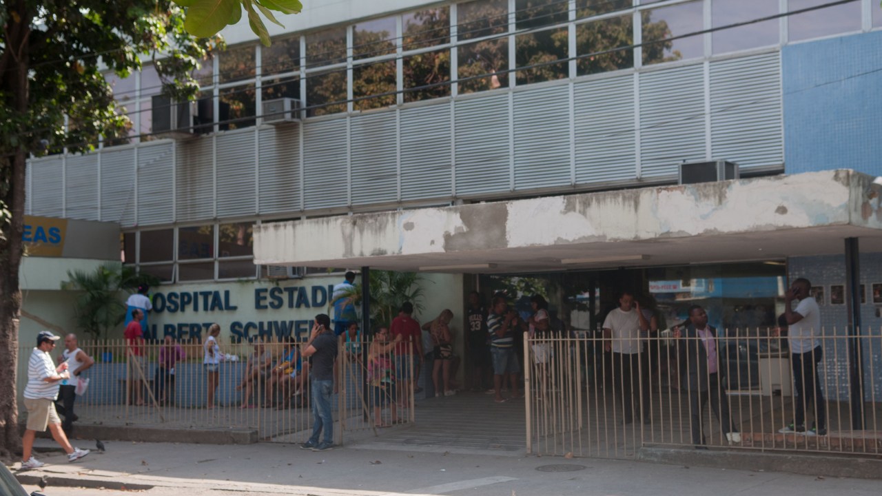 Fachada do hospital Albert Schweitzer, no Rio, um dos mais afetados pela falta de verbas, em imagem do dia 21 de dezembro