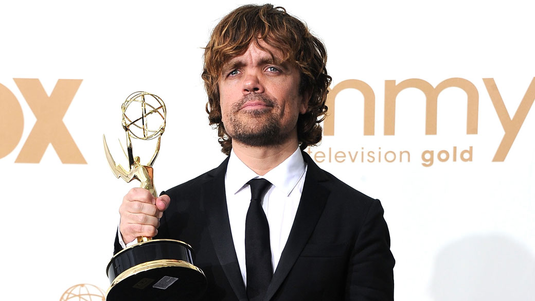 Peter Dinklage, da série "Guerra dos Tronos", recebe o Emmy de Melhor Ator de Drama, em Los Angeles