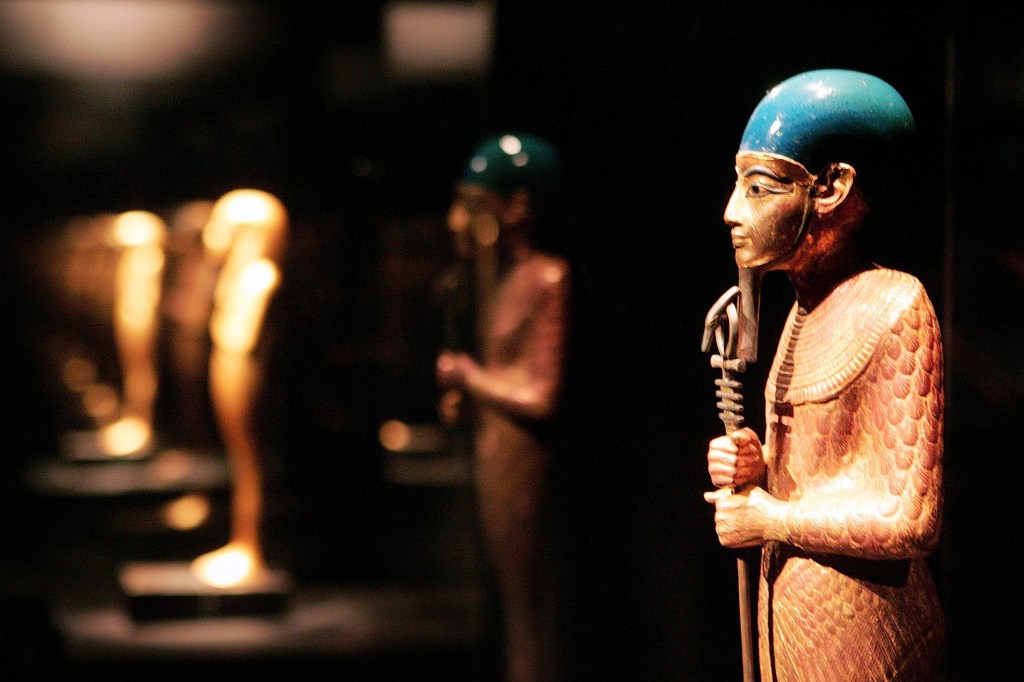 Estátua do deus egípcio Ptah, associado à criação artística, às artes e à fertilidade.