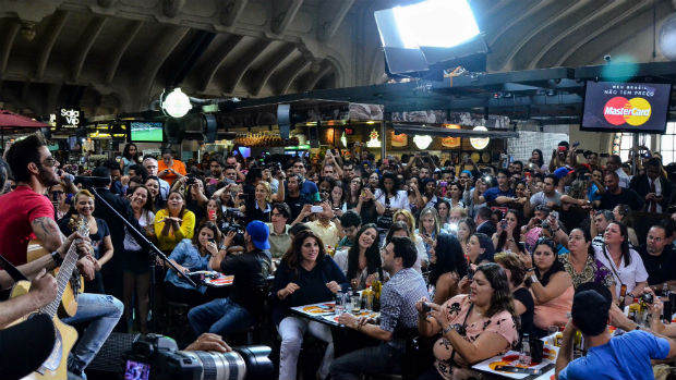 Plateia no show de Gusttavo Lima no Mercadão