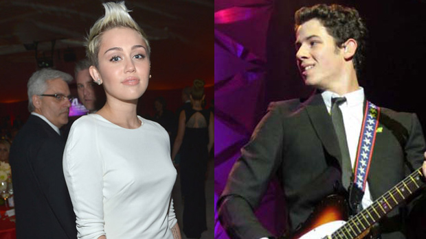 A atriz e cantora Miley Cyrus e o músico Nick Jonas
