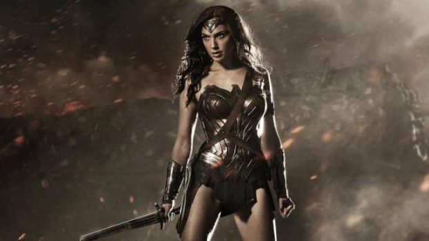 A atriz Gal Gadot como a personagem Mulher-Maravilha
