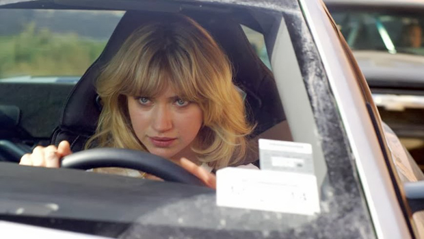 A atriz Imogen Poots no filme Need for Speed