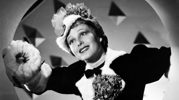 A atriz Luise Rainer em cena do filme 'Ziegfeld - O Criador de Estrelas'