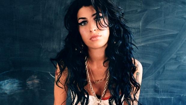 A cantora Amy Winehouse virá ao Brasil para quatro shows