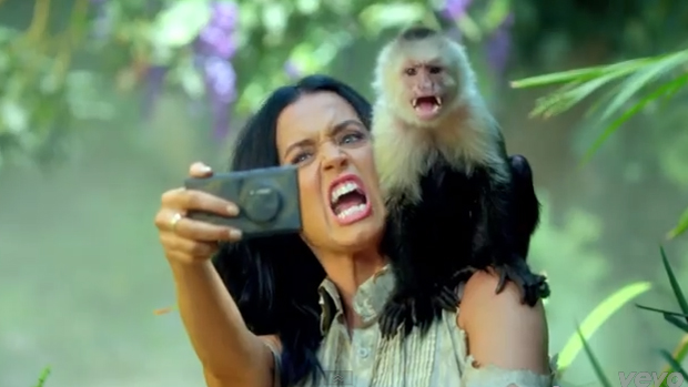 A cantora Katy Perry no clipe da música 'Roar'