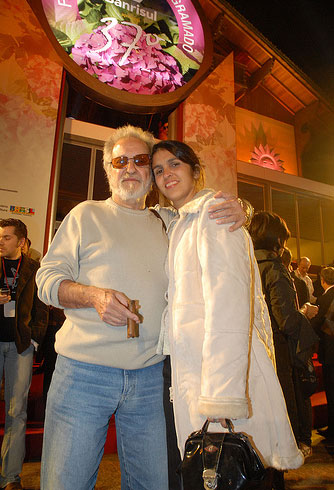 A cineasta Janaína Guerra com o pai, Ruy Guerra