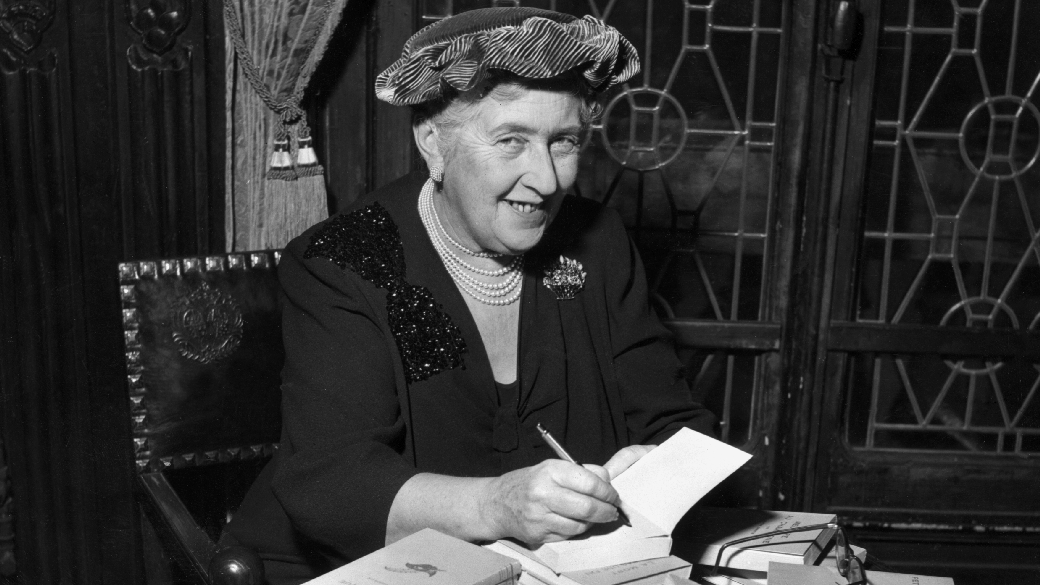 A escritora britânica Agatha Christie