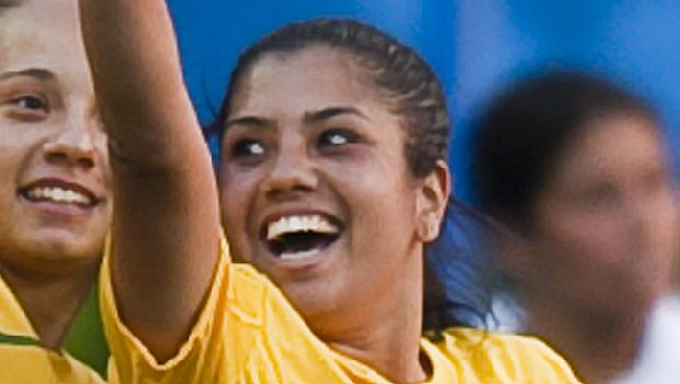 A lateral Maurine, que, após perder o pai, garantiu a seleção feminina de futebol do Brasil na final do Pan