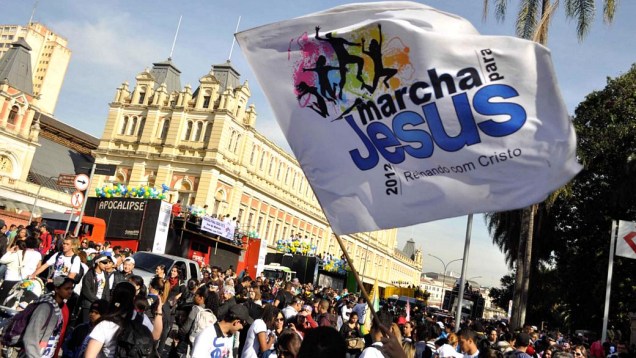 A Marcha para Jesus seguirá até a praça Heróis da FEB (zona norte), onde haverá shows de música gospel até às 21h30