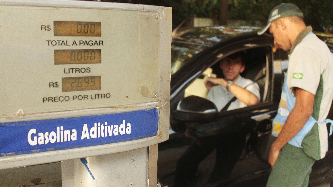 A paralisação de caminhoneiros autônomos provocou reflexos nos postos de combustíveis da capital paulista