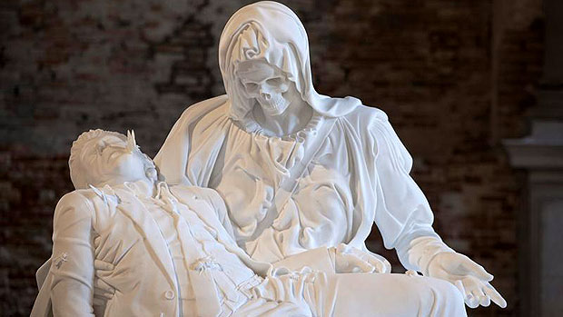 A 'Pietá' do artista belga Jan Fabre, com rosto da morte (620)