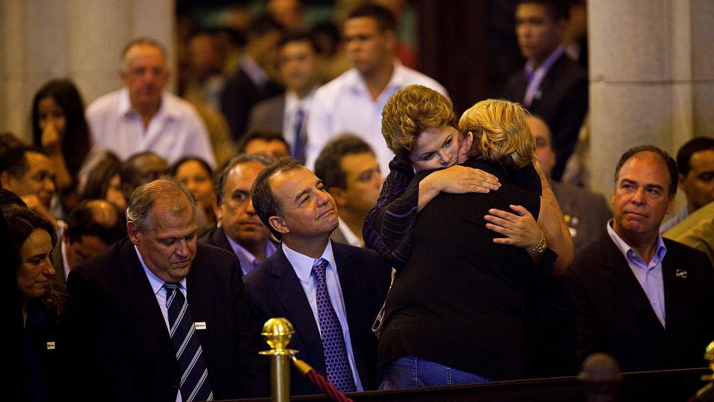 A presidente Dilma Rousseff e o governador Sérgio Cabral participam de missa de sétimo dia das 33 vítimas das chuvas em Petrópolis