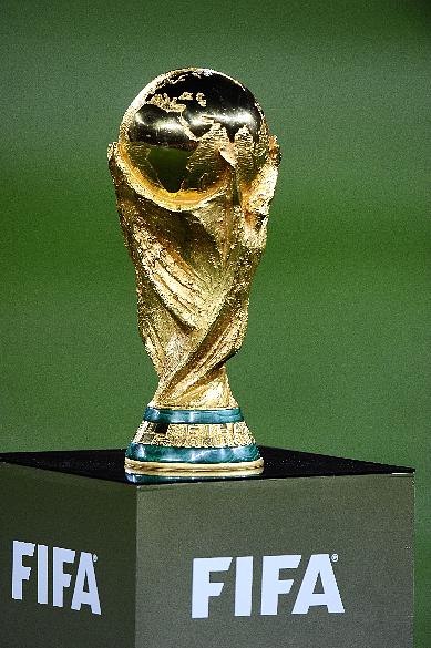 A taça de 36,5 centímetros e 6 quilos, fundida em Milão, está guardada em um cofre na Suíça. Uma cópia exata é da Espanha, a atual campeã do mundo