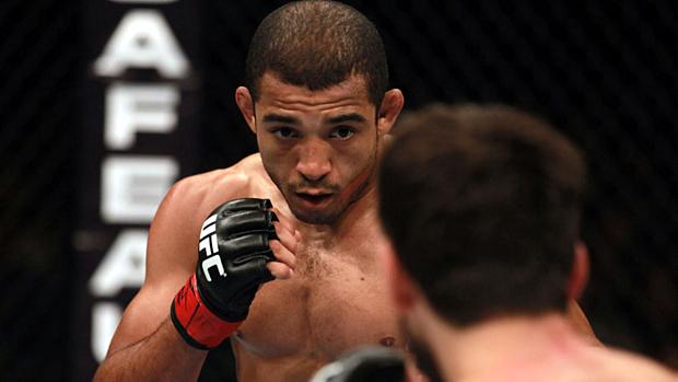 A última luta de José Aldo foi contra o americano Kenny Florian. O brasileiro venceu no UFC 136, em outubro, por decisão dos juízes