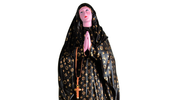 A Virgem Maria do artista Francesco De Molfetta veste Louis Vuitton