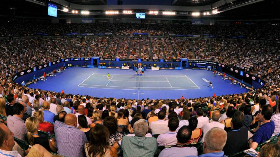 Público acompanha a disputa entre Nadal e Djokovic, na final masculina do Aberto de Tênis da Austrália - 29/01/2012