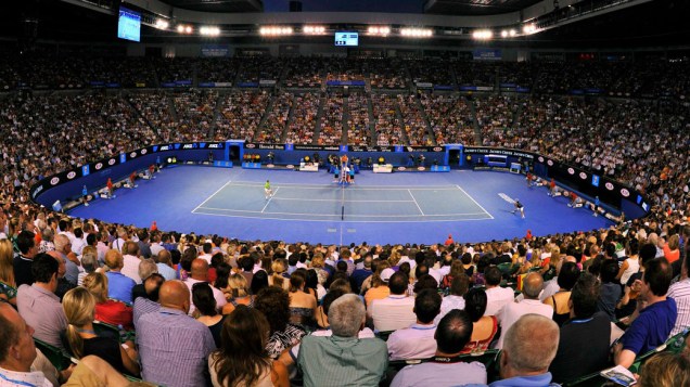 Público acompanha a disputa entre Nadal e Djokovic, na final masculina do Aberto de Tênis da Austrália - 29/01/2012