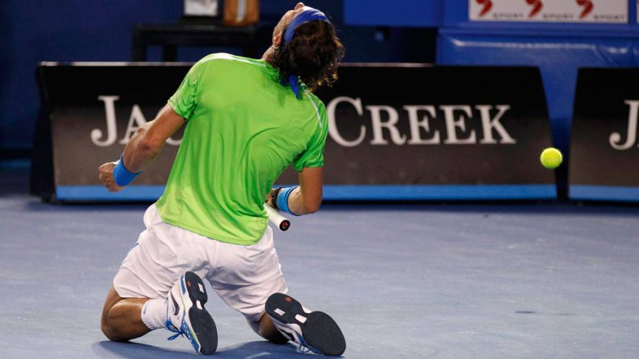 O espanhol Rafael Nadal comemora a vitória do quarto set, durante a final masculina do Aberto de Tênis da Austrália - 29/01/2012