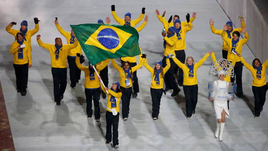 Delegação brasileira durante a cerimônia de abertura das Olimpíadas de Inverno de Sochi, na Rússia