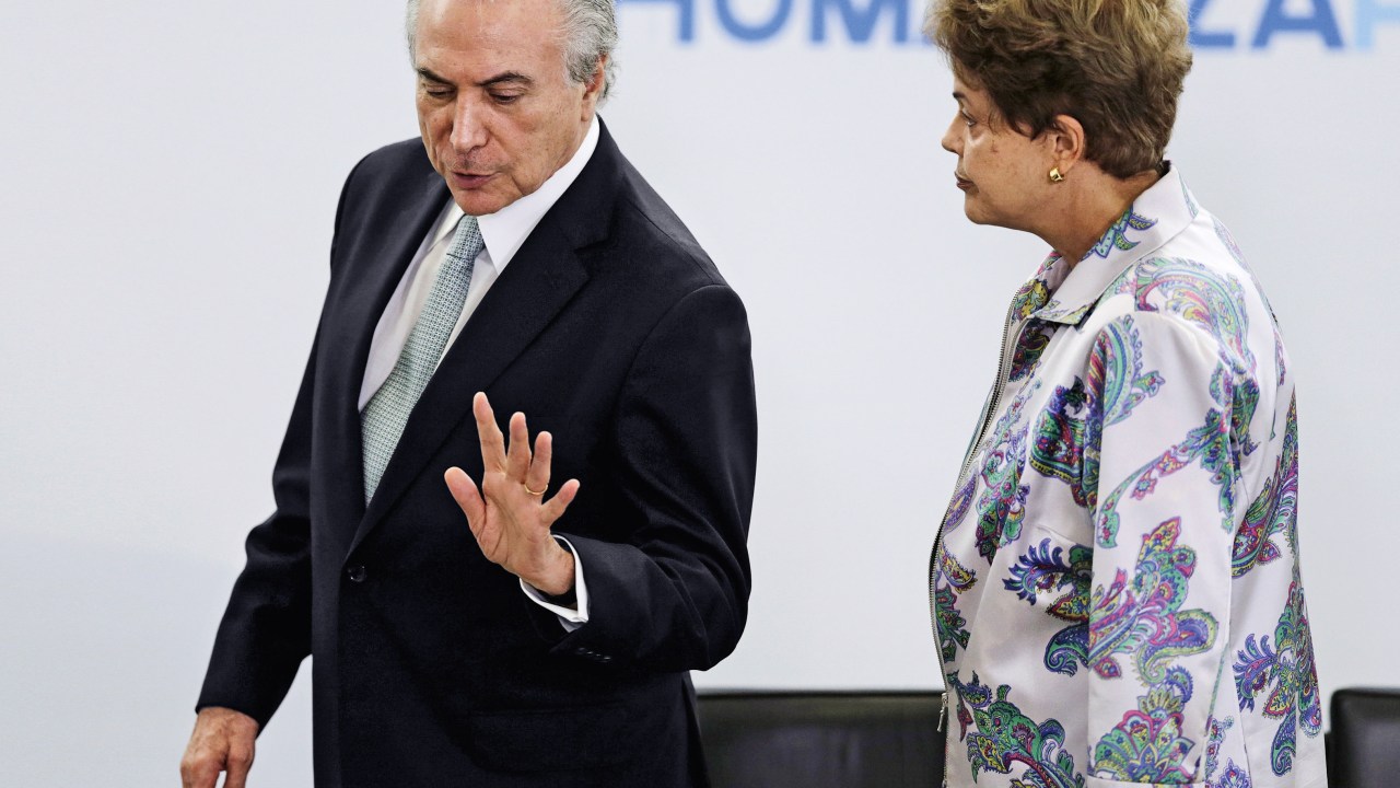 O vice-presidente Michel Temer sugeriu a Dilma Rousseff que adiasse a reforma ministerial, sob a justificativa de que as mudanças podem provocar mais instabilidade política