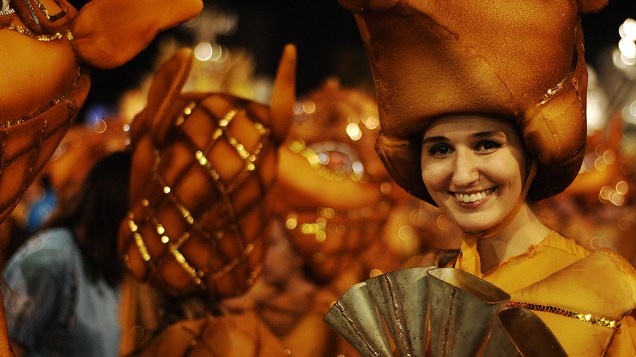 Com samba enredo em homenagem à Beth Carvalho, Acadêmicos do Tatupé abre o carnaval de São Paulo