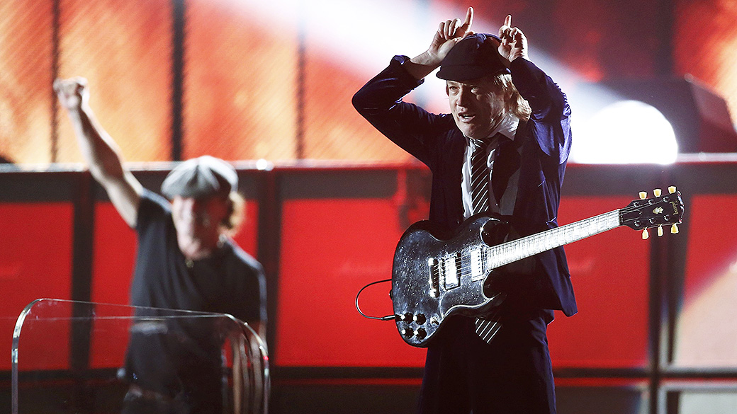 A banda AC/DC durante a 57ª edição do Grammy, premiação que elege os melhores da música internacional, que acontece neste domingo (08)