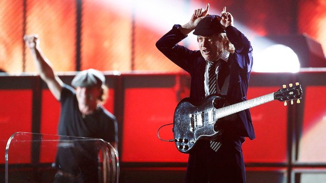 A banda AC/DC durante a 57ª edição do Grammy, premiação que elege os melhores da música internacional, que acontece neste domingo (08)